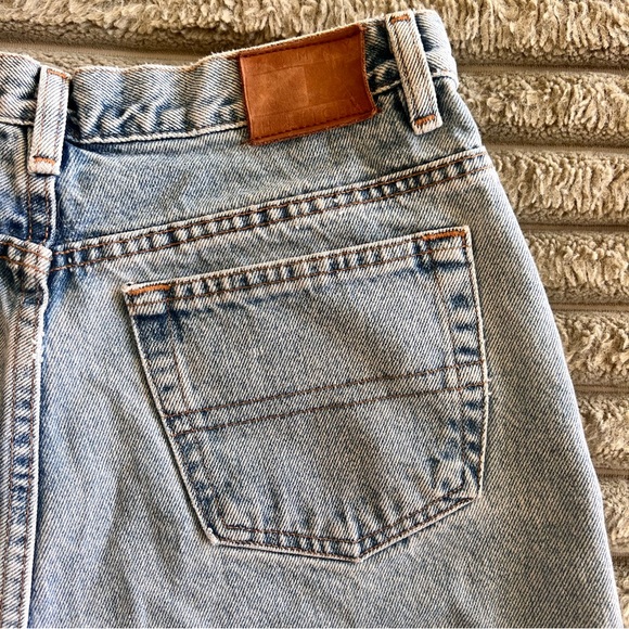 SOLD Vintage from the 90s Tommy Hilfiger Denim Shorts- Size 6 - Picture 7 of 7
